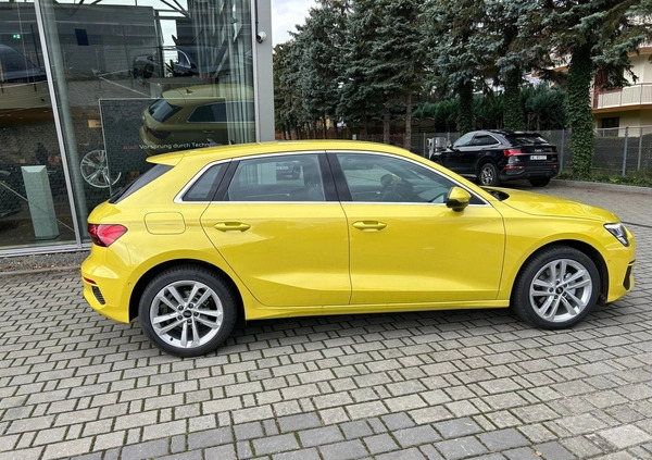 Audi A3 cena 121900 przebieg: 12512, rok produkcji 2023 z Toruń małe 254